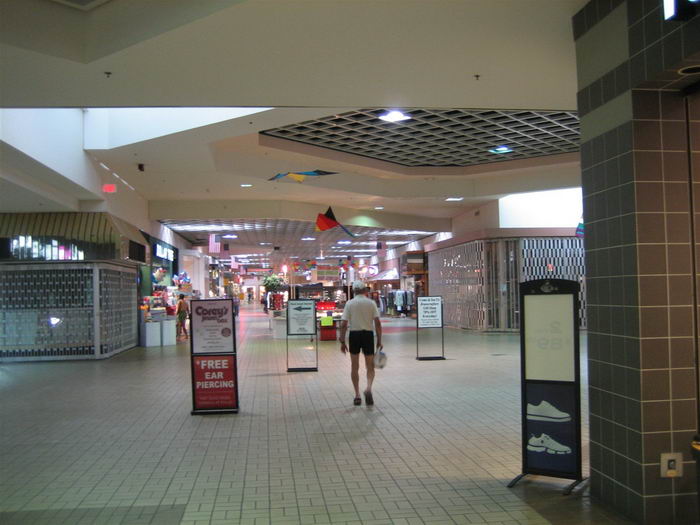 Livonia Mall (Livonia Marketplace) - From Labelscar